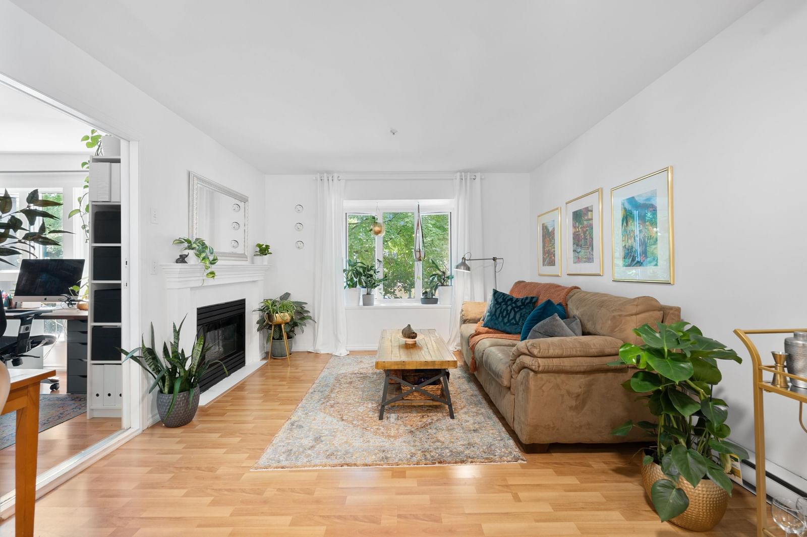 Listing Image 4