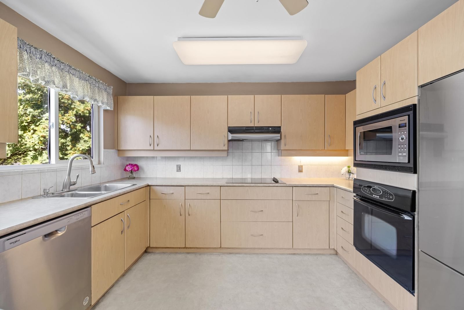 Listing Image 11