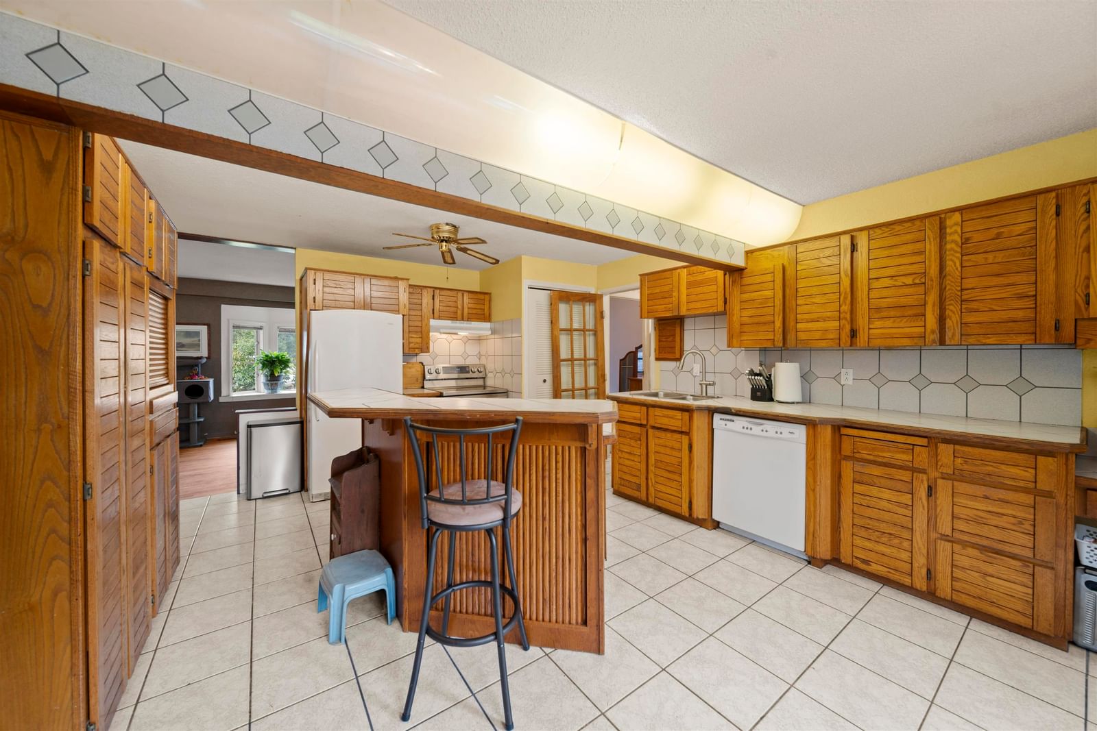Listing Image 12
