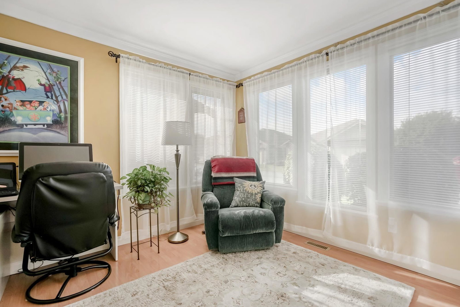 Listing Image 4