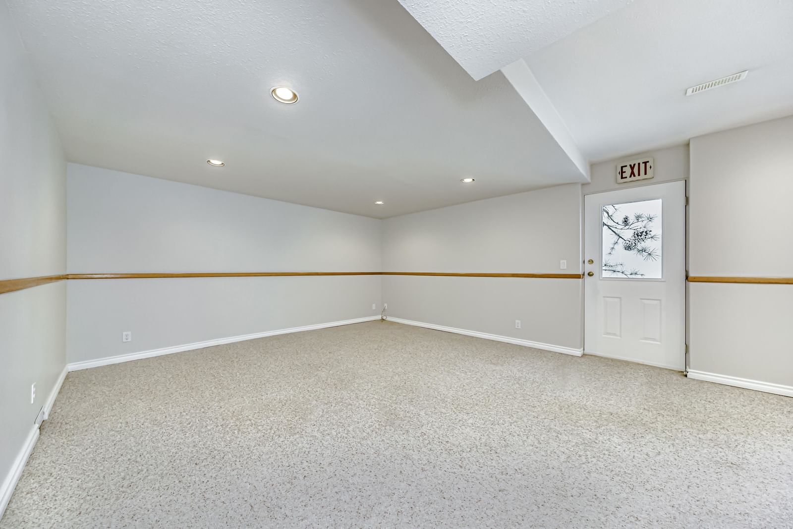 Listing Image 28