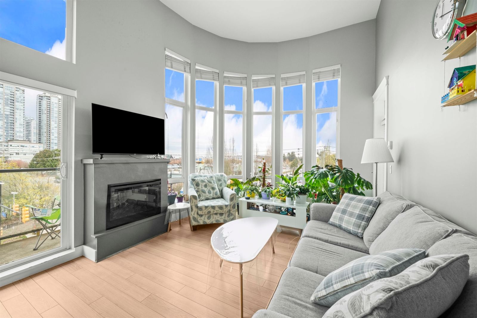 Listing Image 5