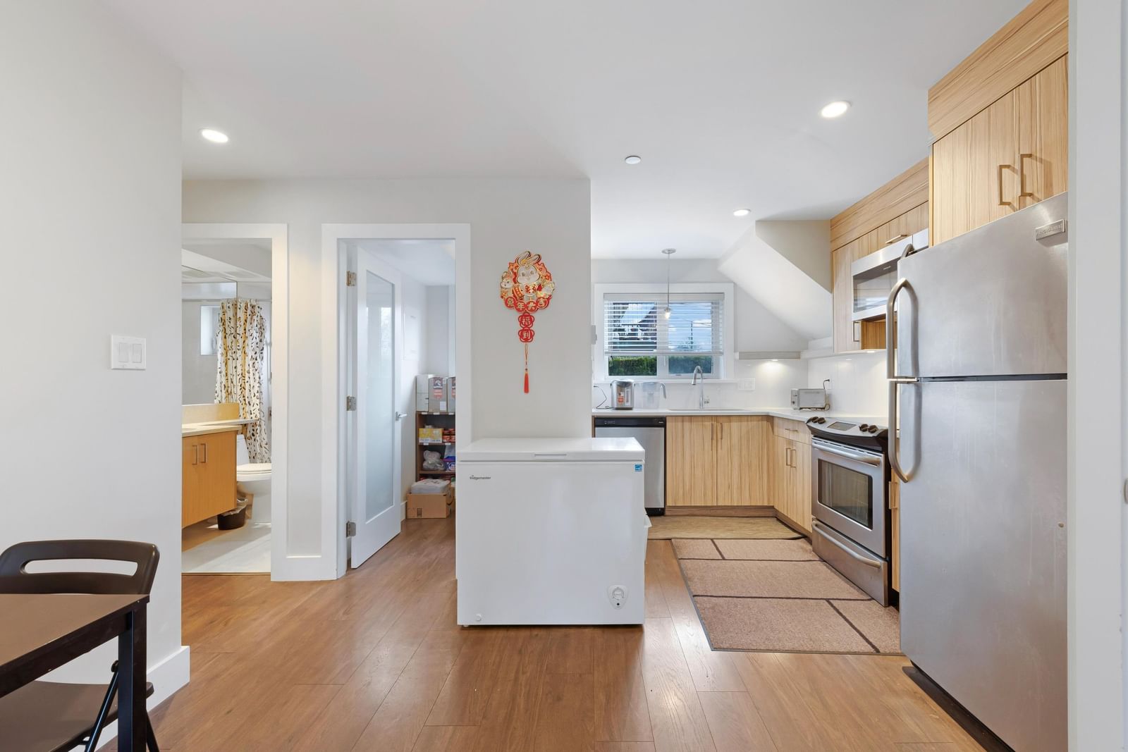 Listing Image 9