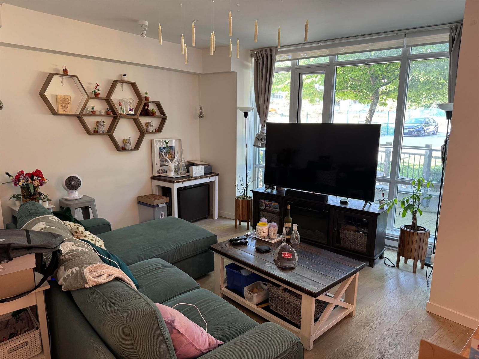 Listing Image 4