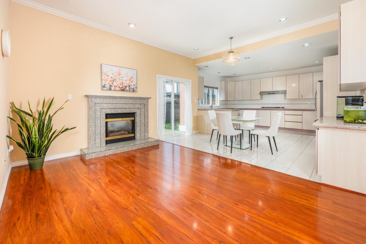 Listing Image 14