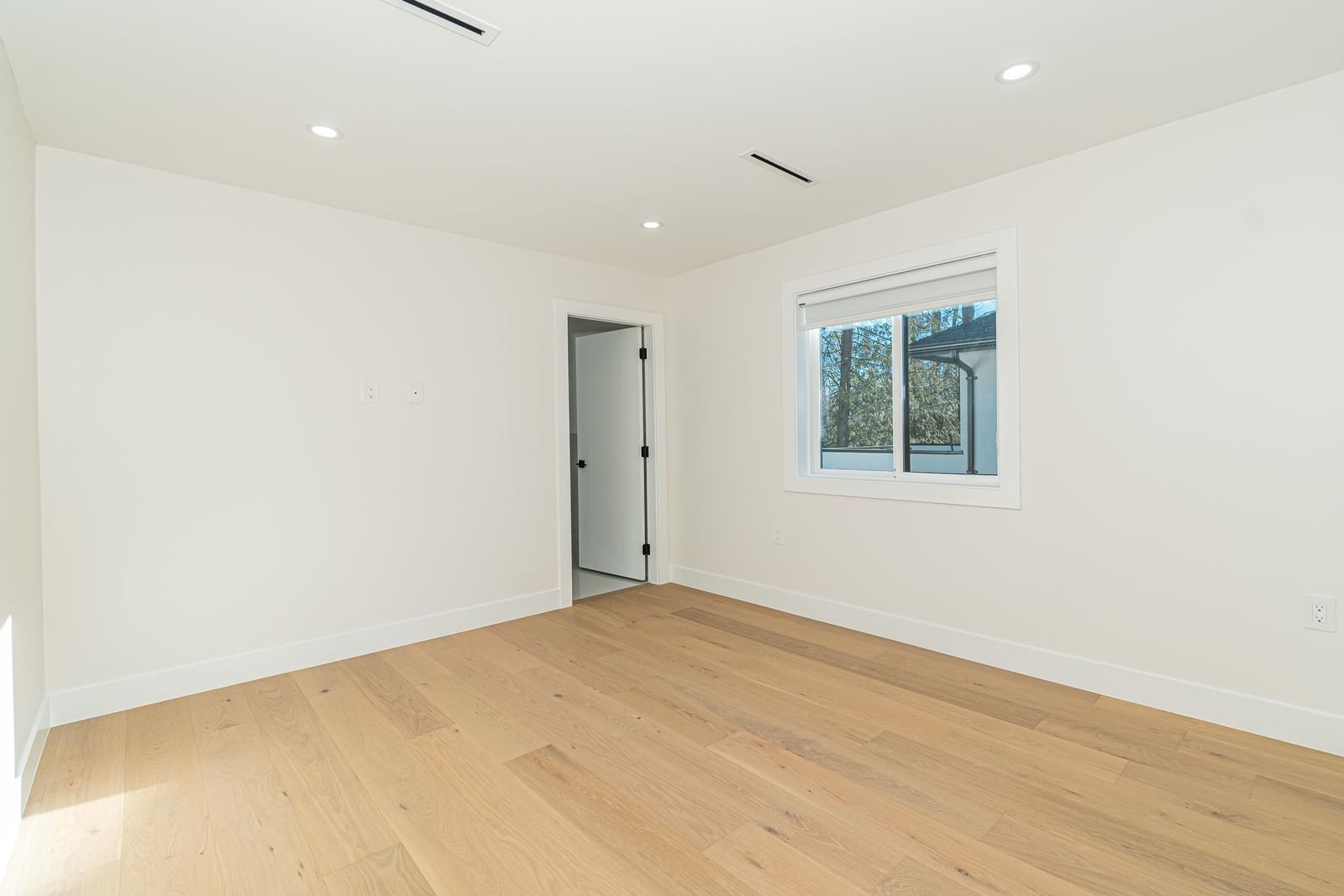 Listing Image 30