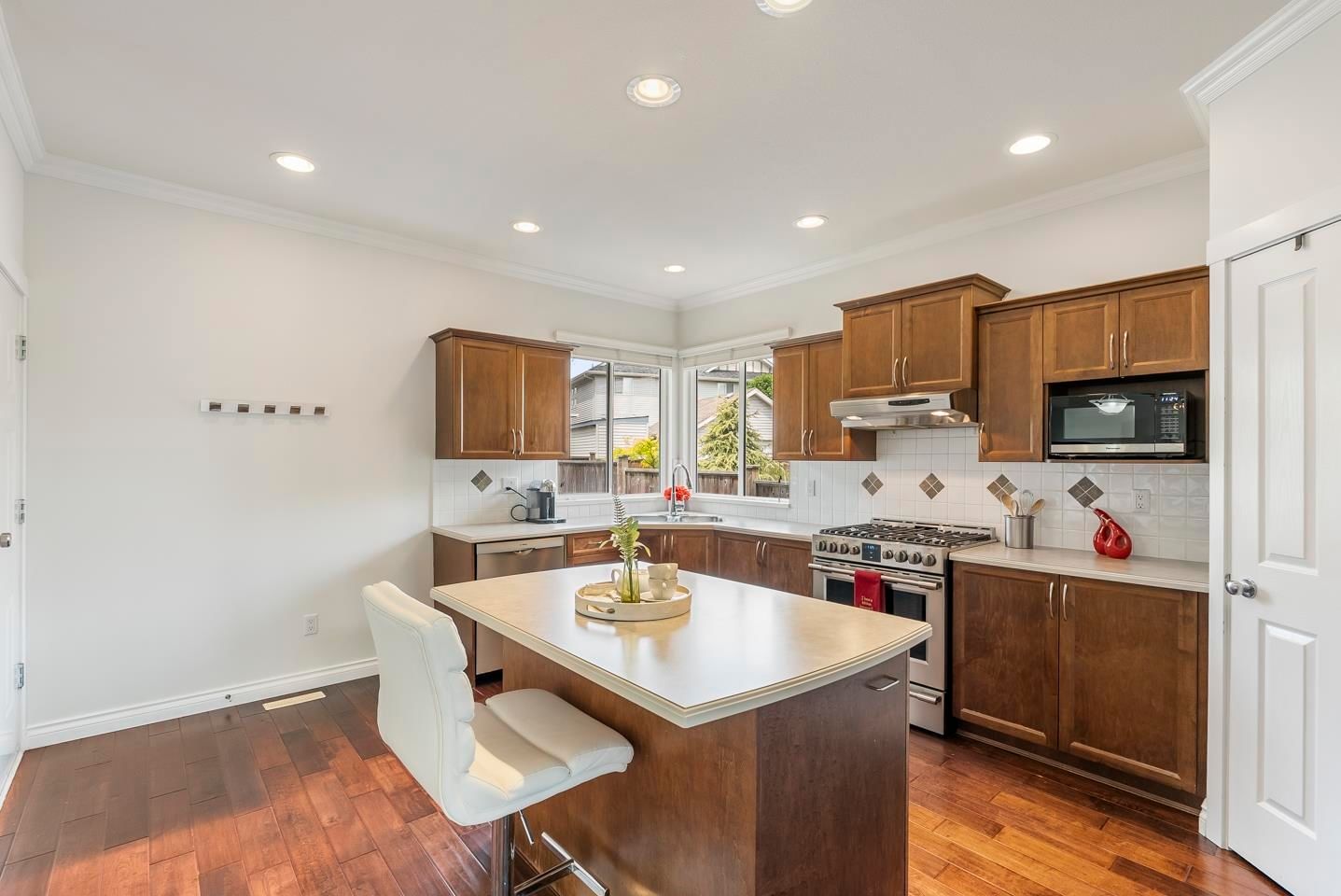 Listing Image 9