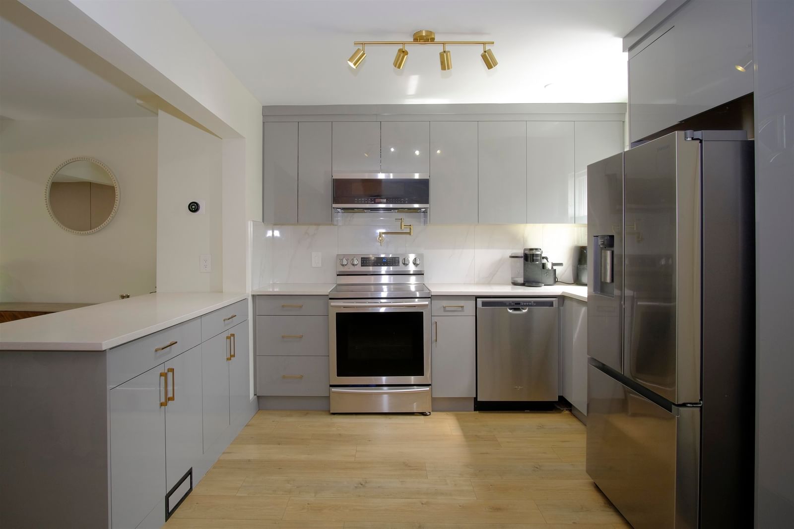 Listing Image 6