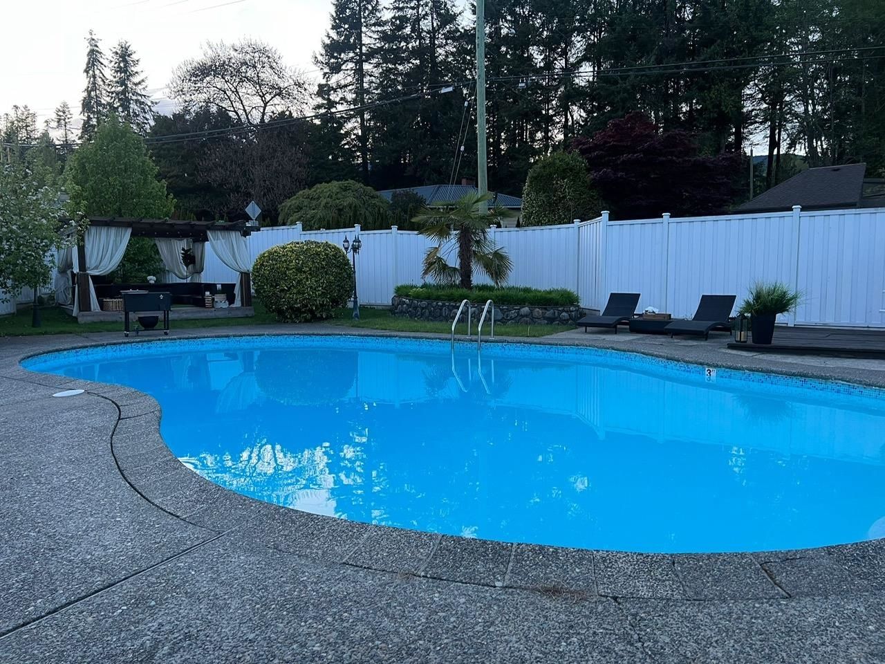 Listing Image 14
