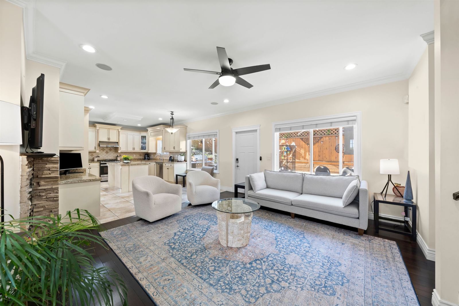 Listing Image 11