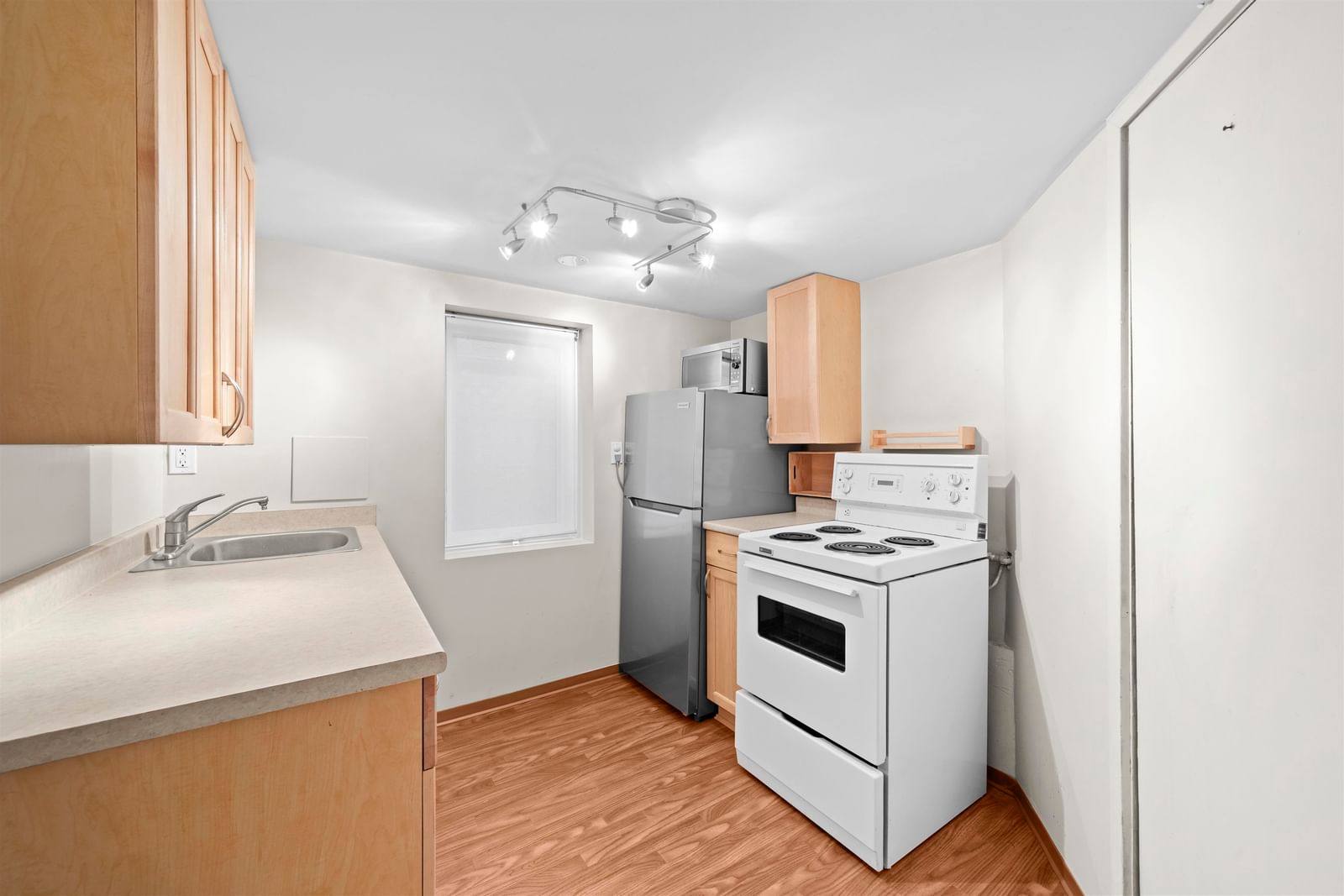 Listing Image 19