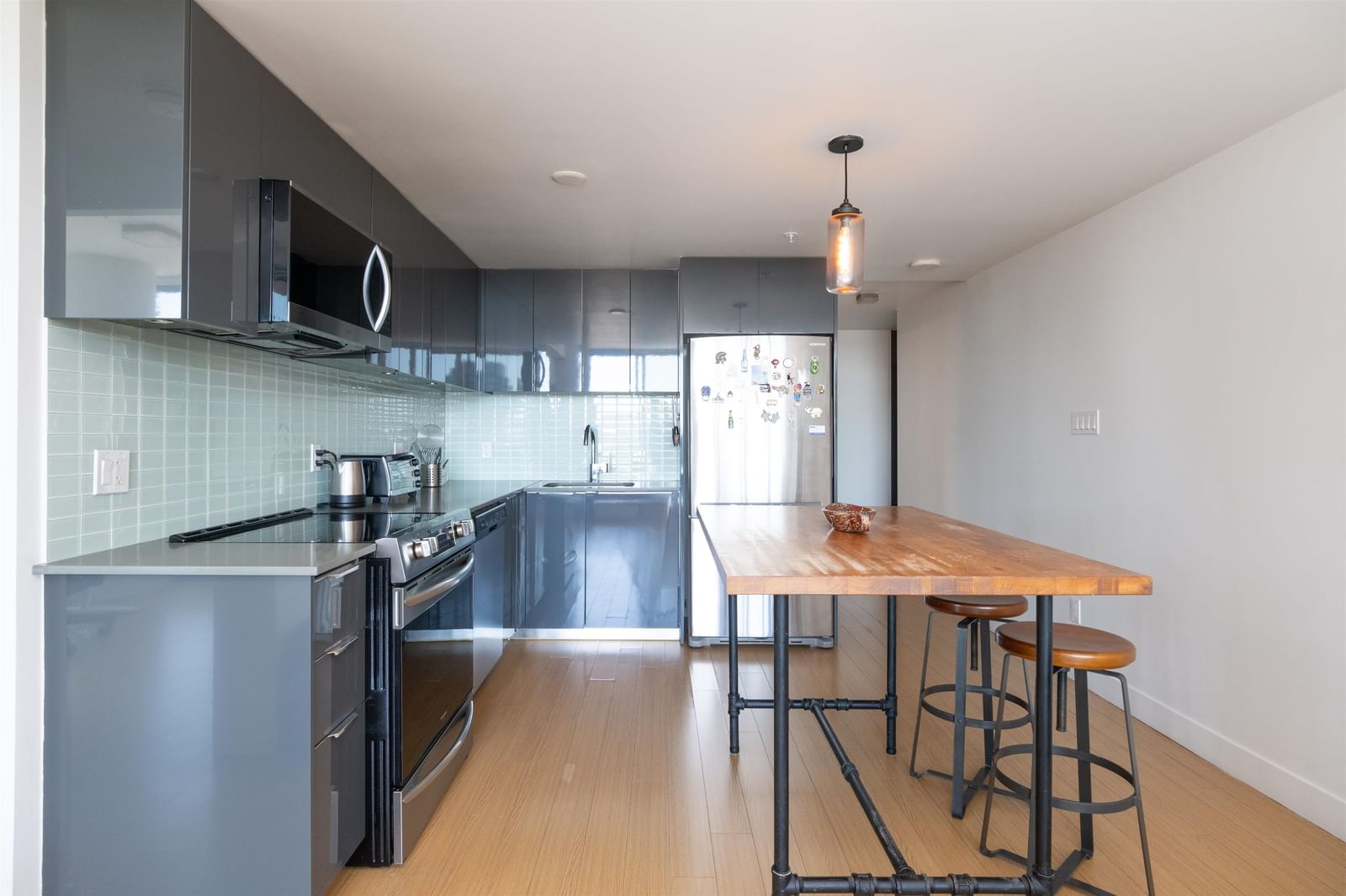 Listing Image 10
