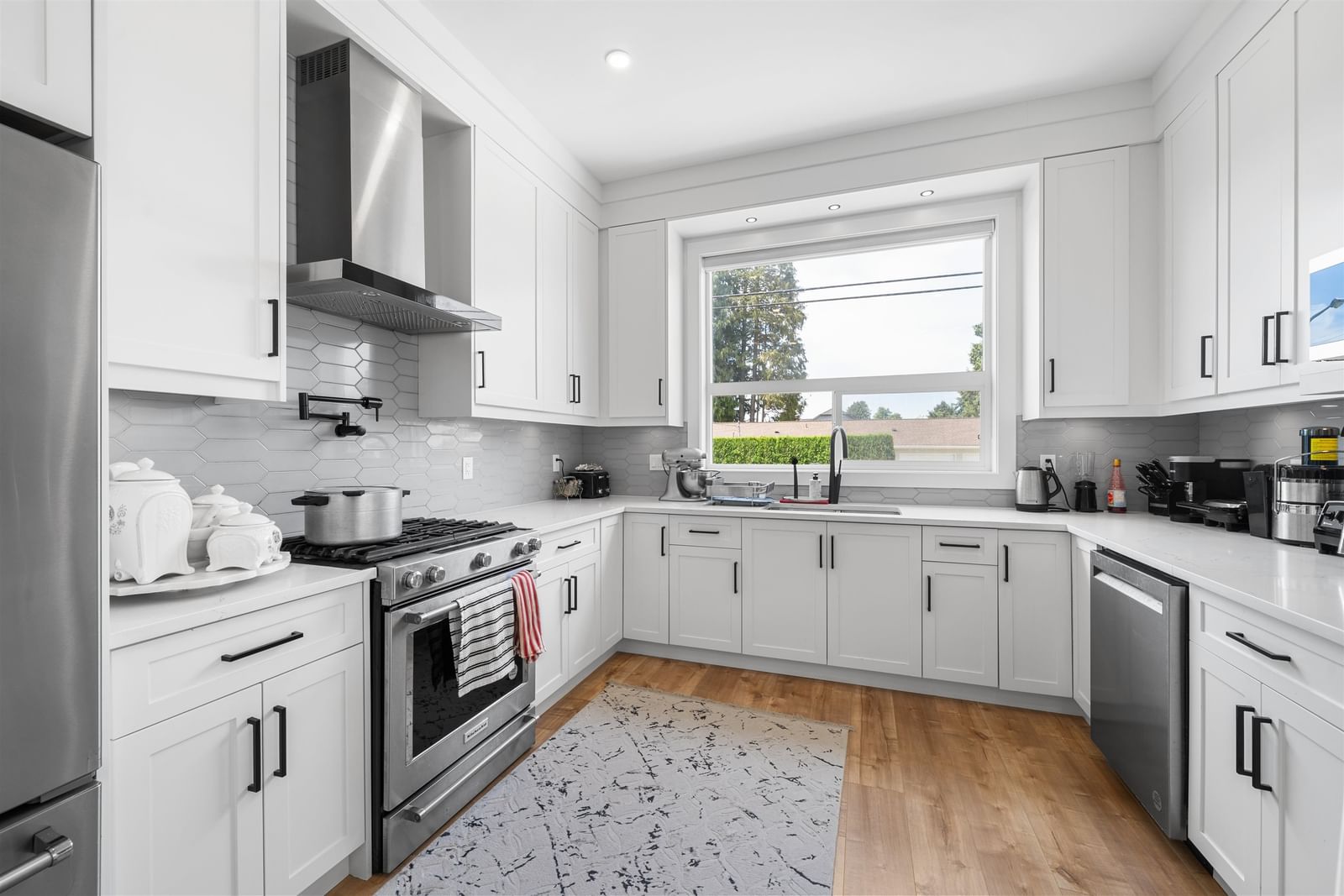 Listing Image 10