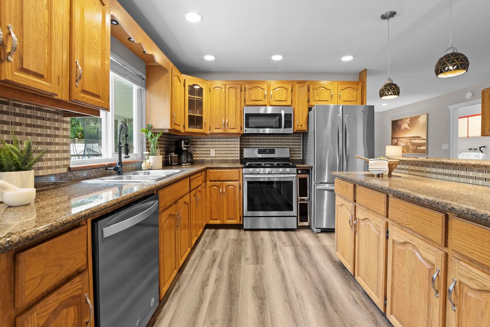 Listing Image 11
