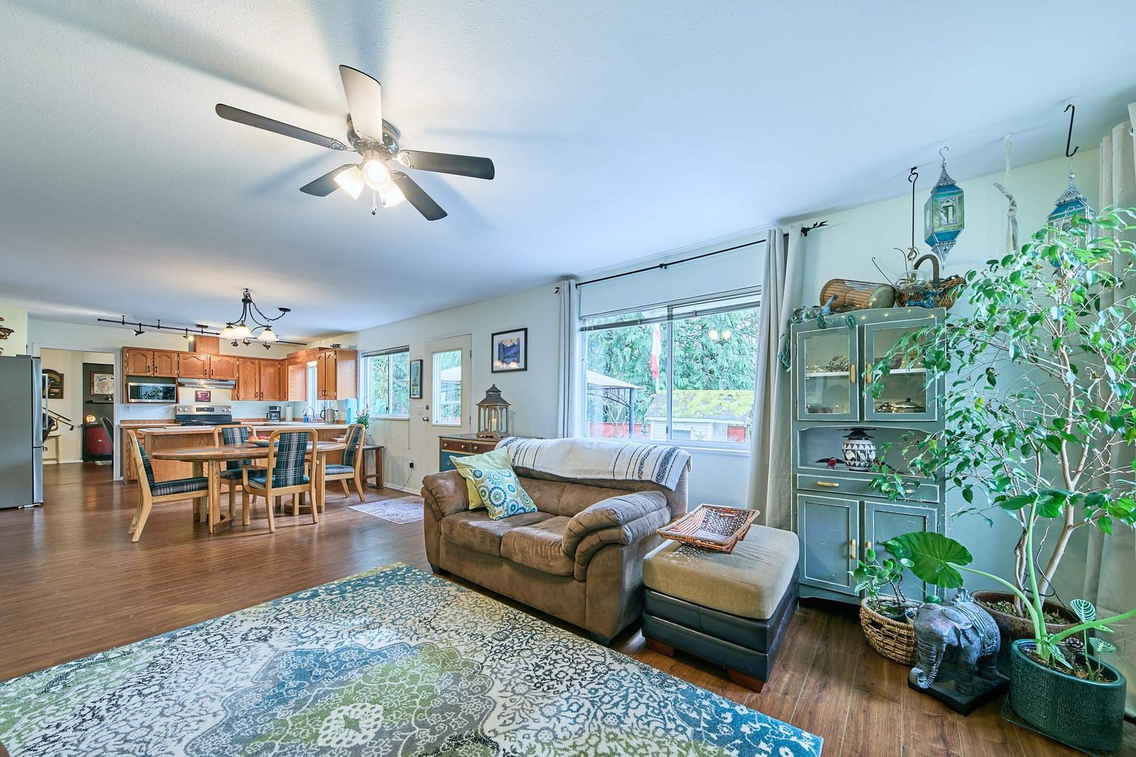 Listing Image 11
