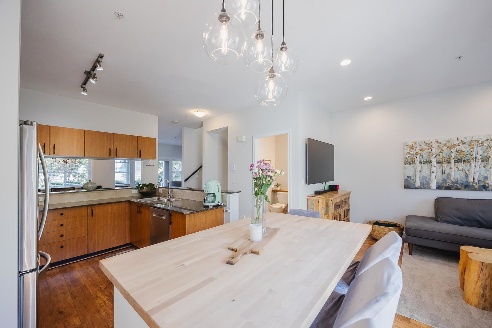 Listing Image 10