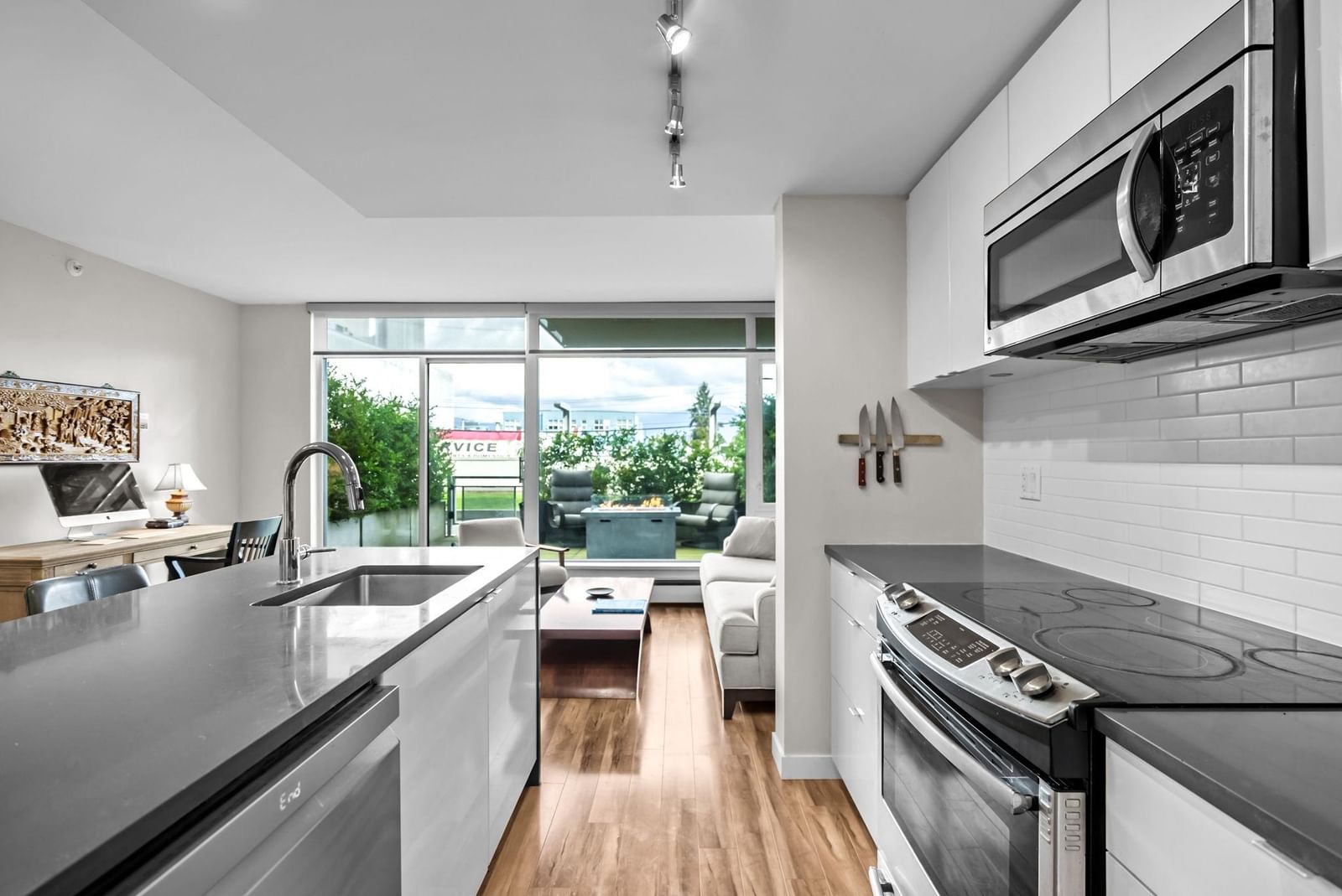 Listing Image 10