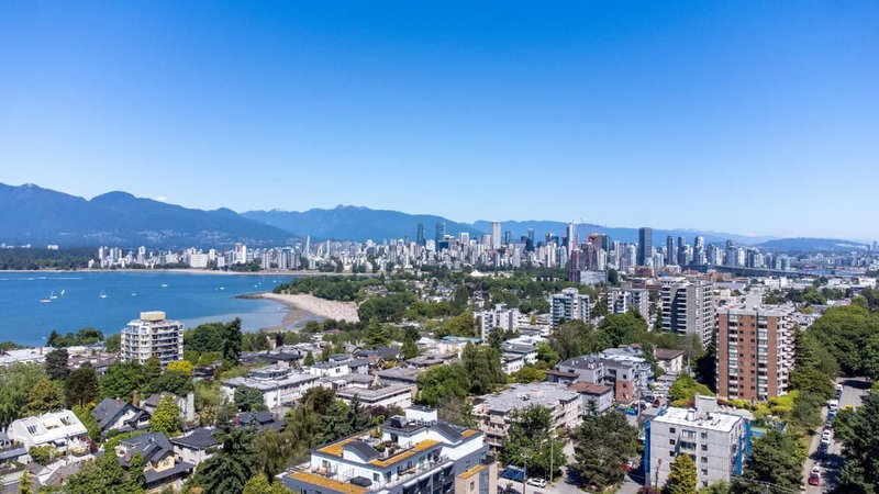 2575 3rd Avenue, Vancouver, V6K 1M2 | Image 2