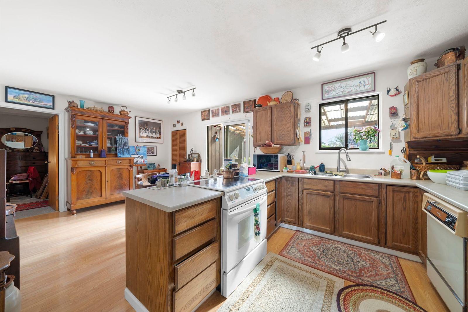 Listing Image 14