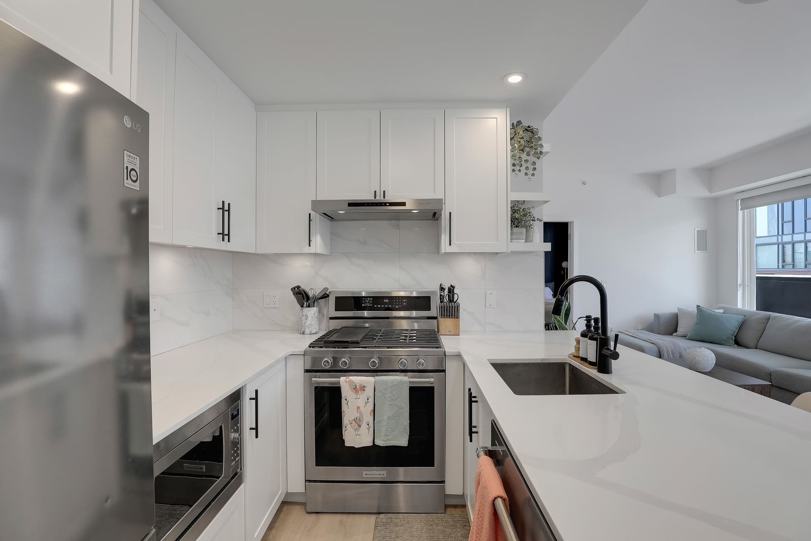 Listing Image 12