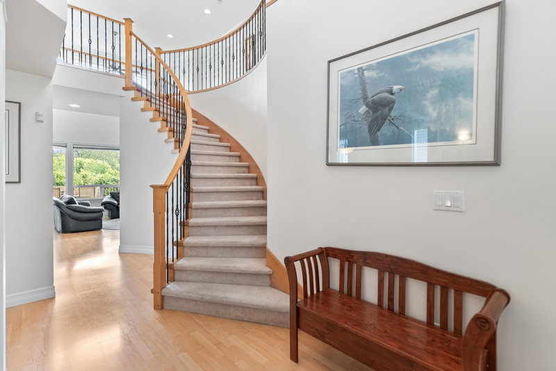 11728 Creekside Street, Maple Ridge, V4R 2V4 | Image 2