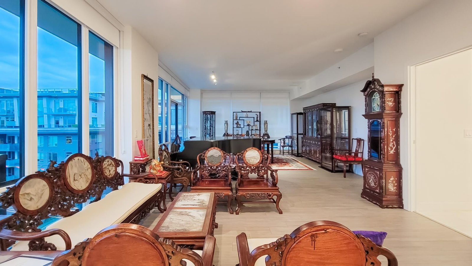 Listing Image 12