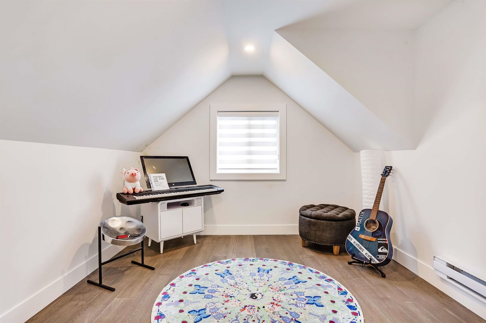 Listing Image 12
