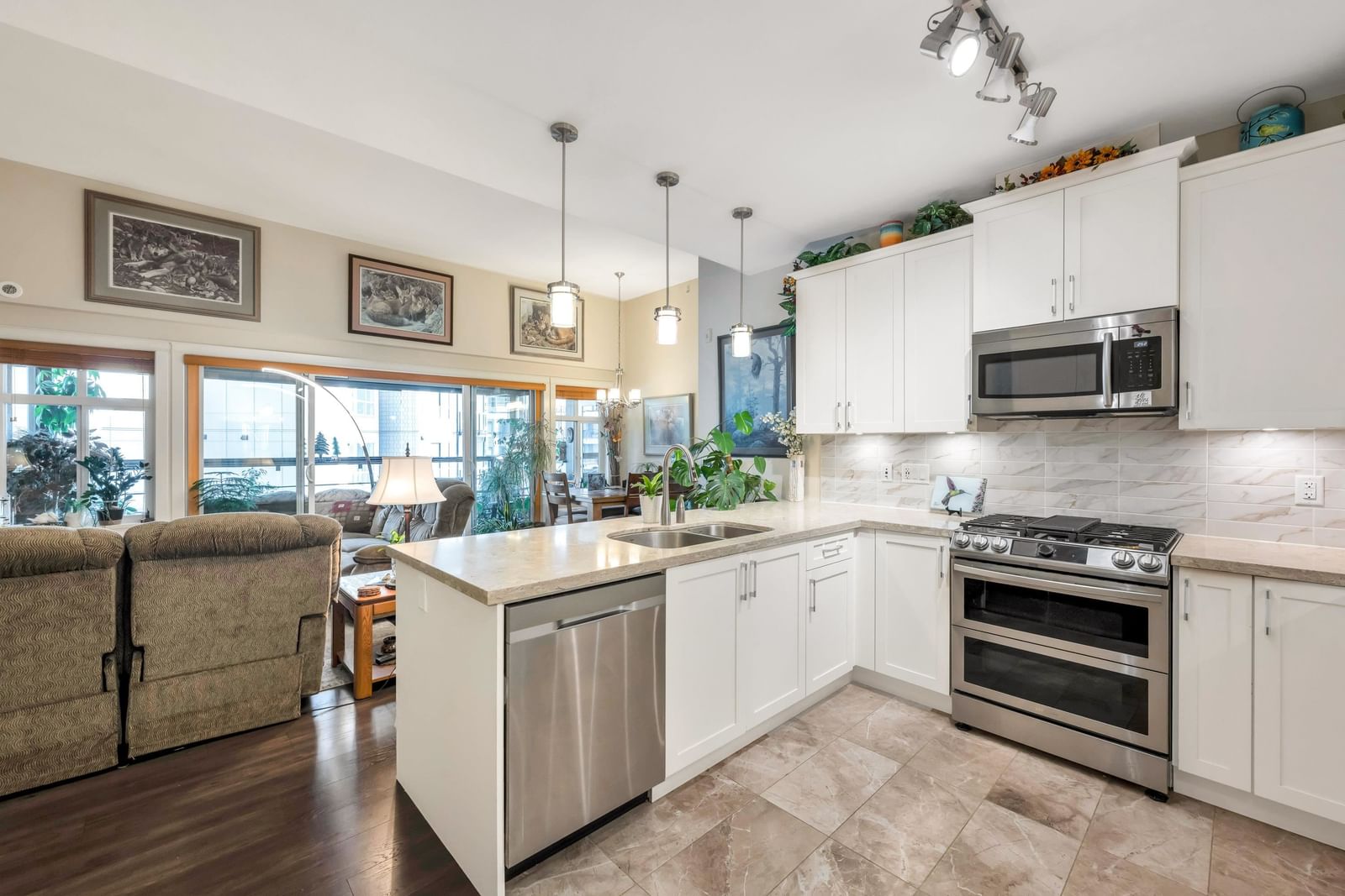 Listing Image 11
