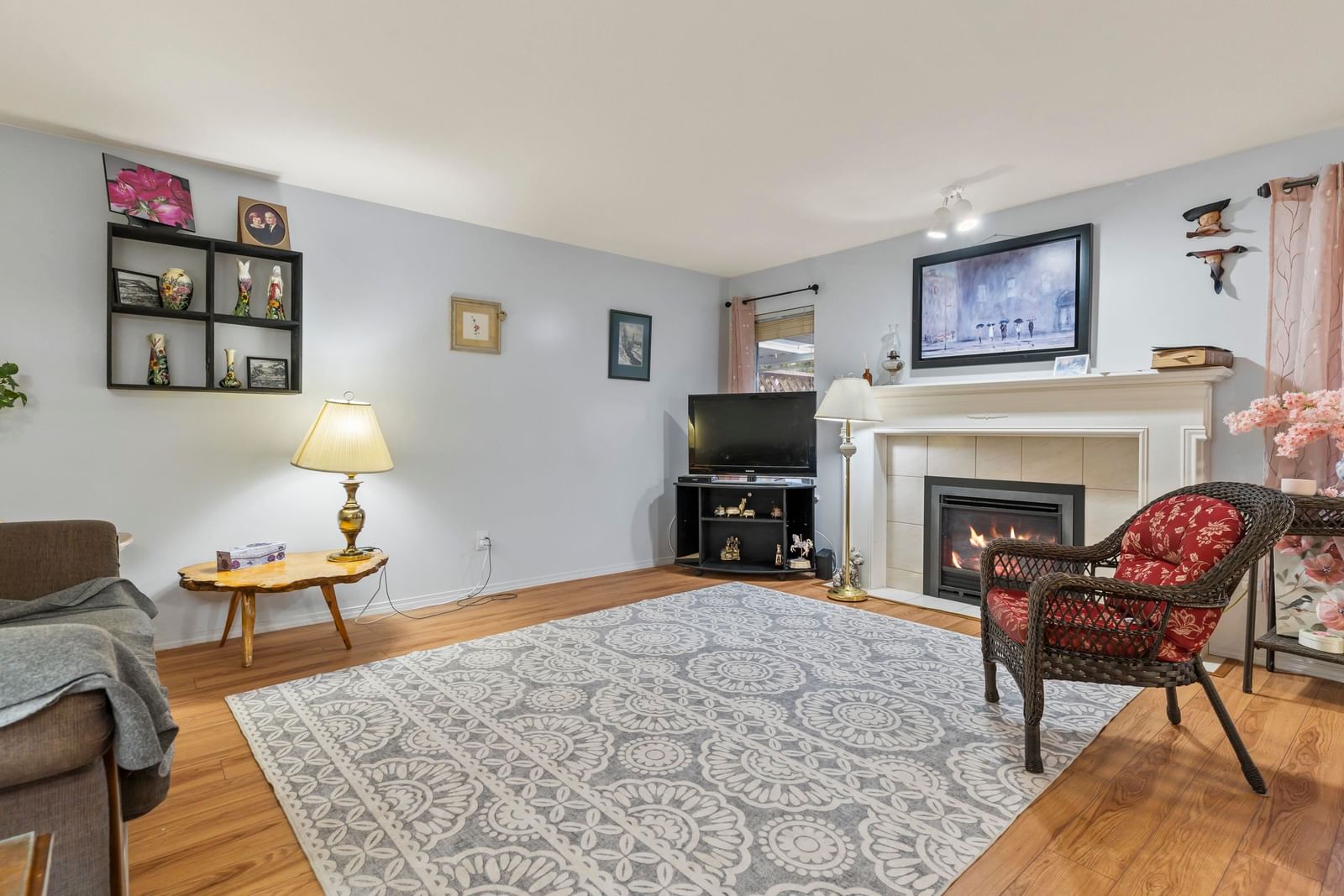 Listing Image 9