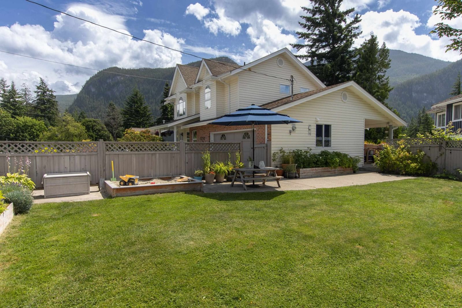 Listing Image 4