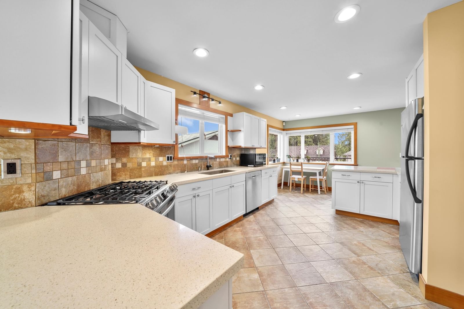 Listing Image 11