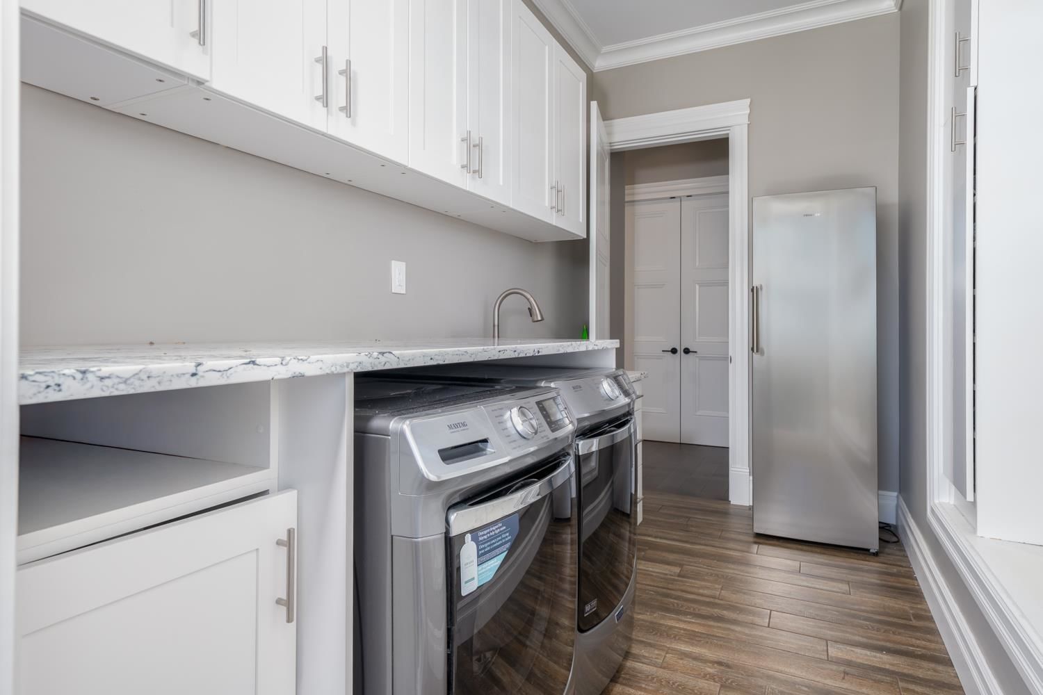 Listing Image 19