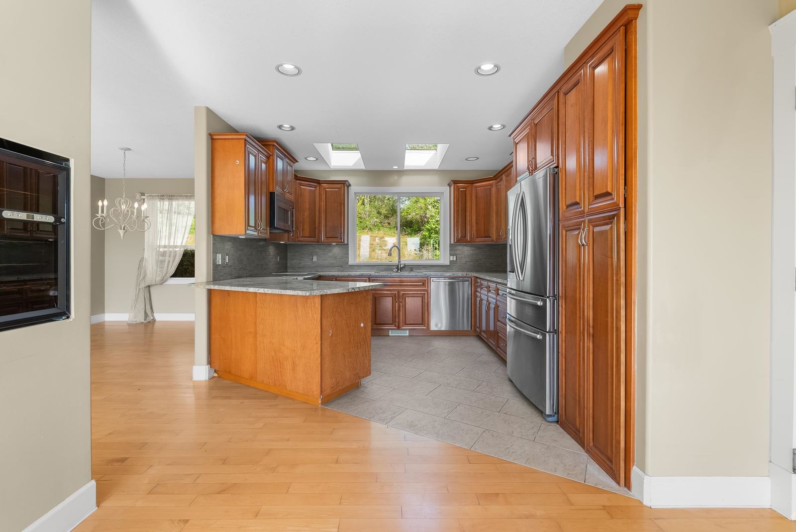 Listing Image 16