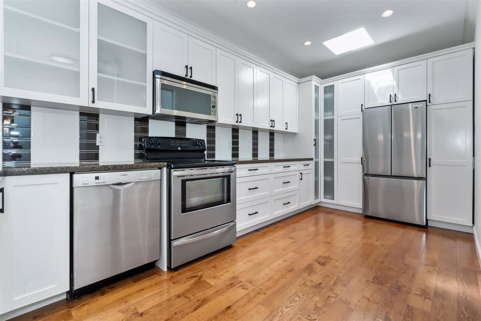 Listing Image 9