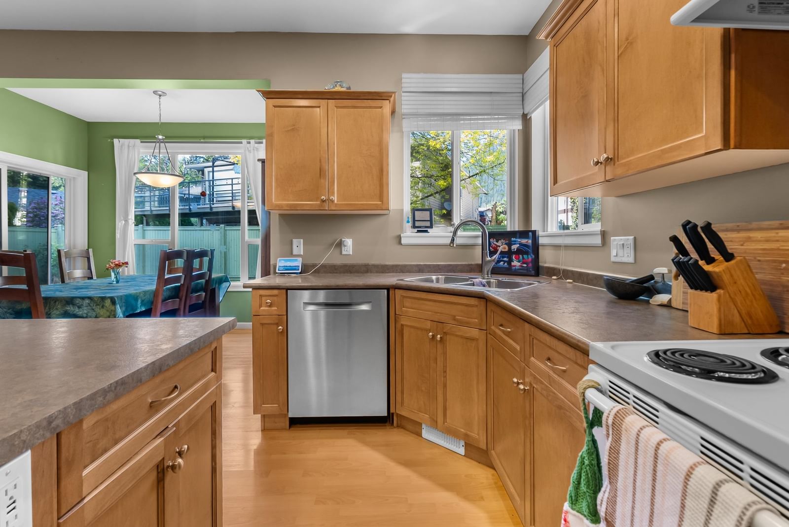 Listing Image 12