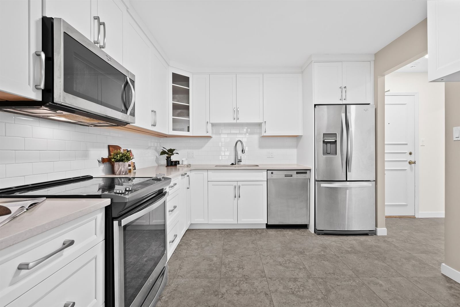 Listing Image 6