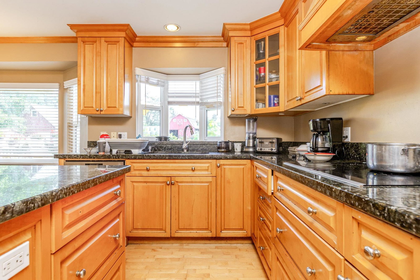 Listing Image 12