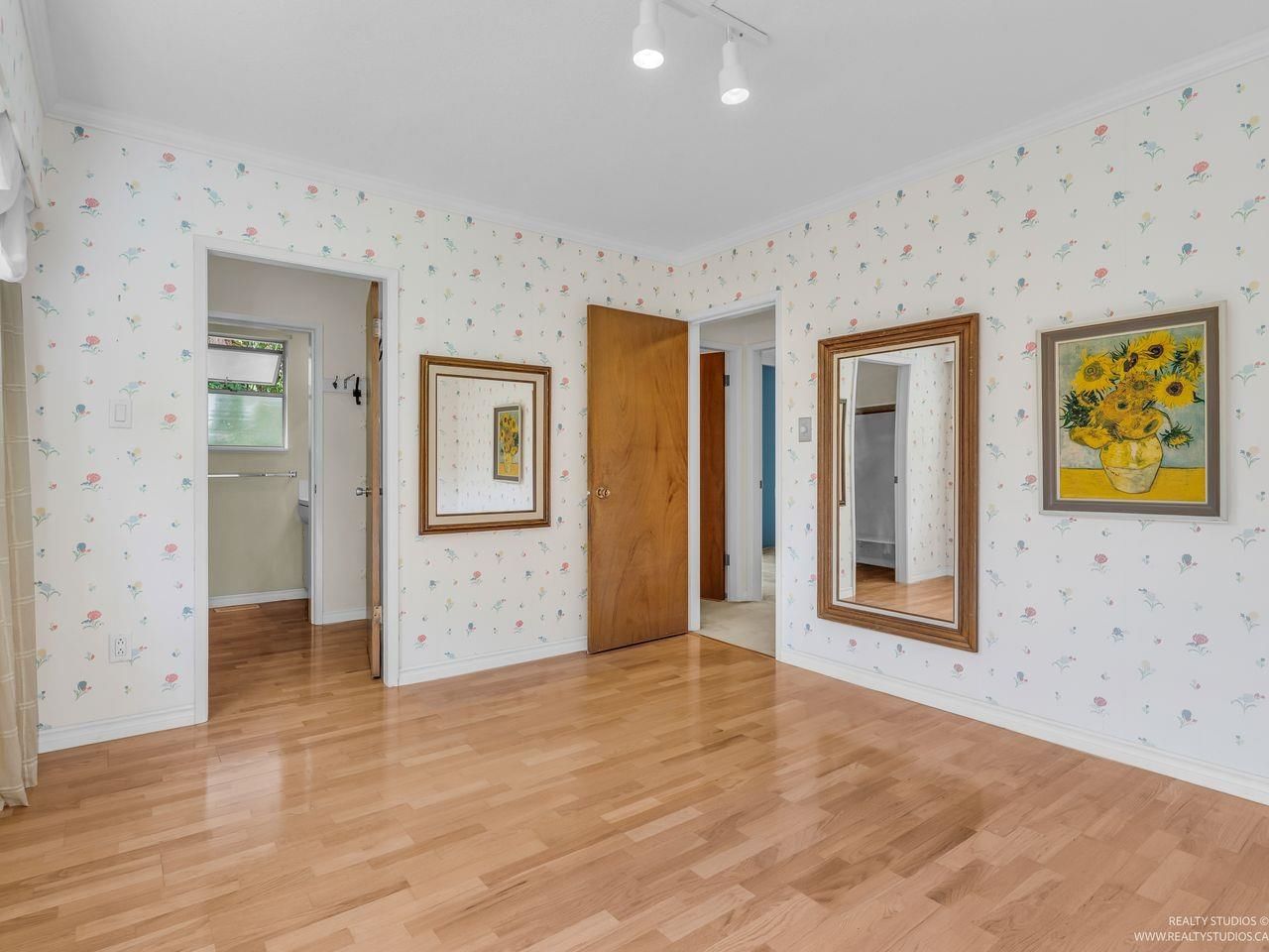 Listing Image 24