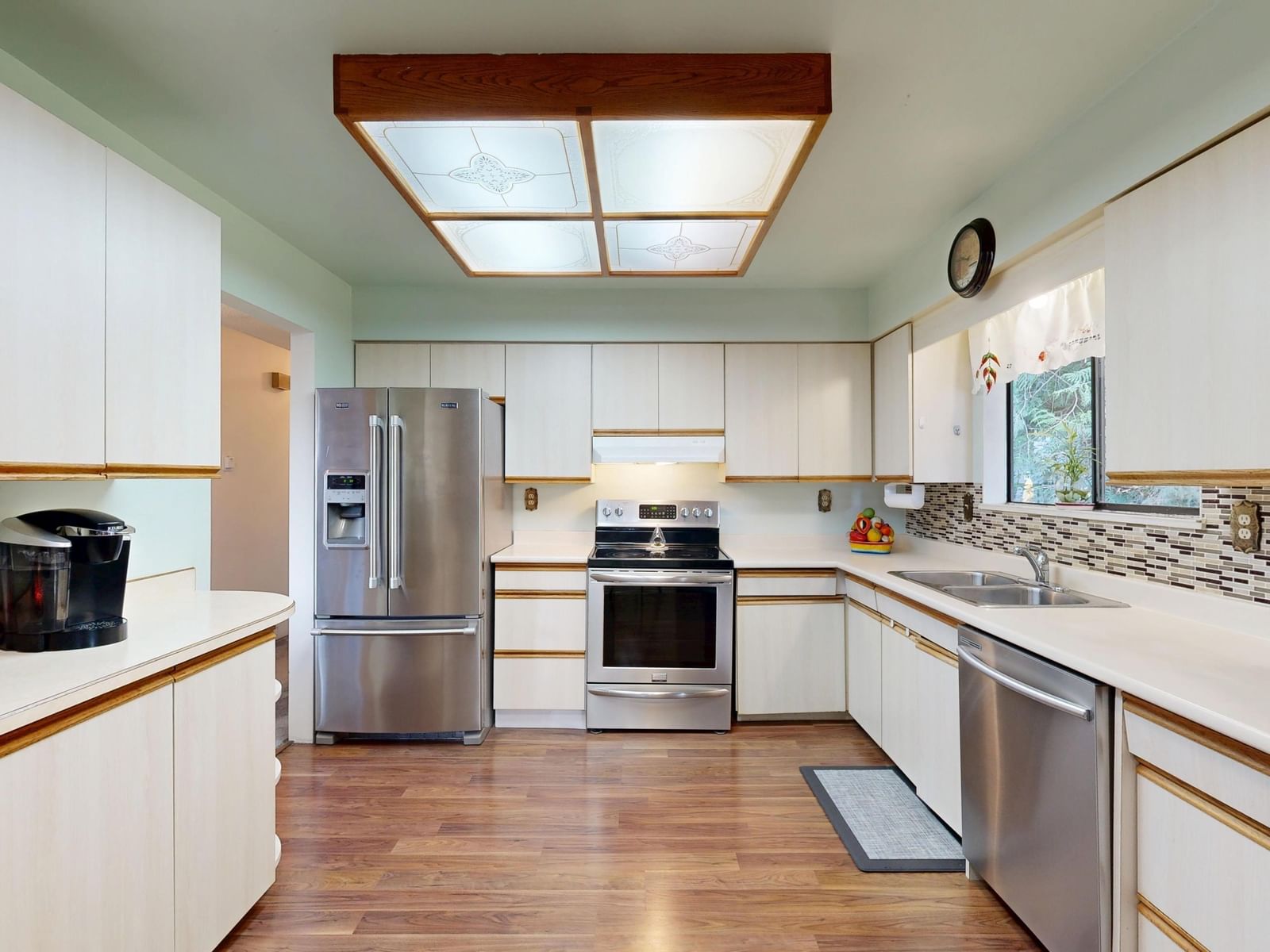 Listing Image 10