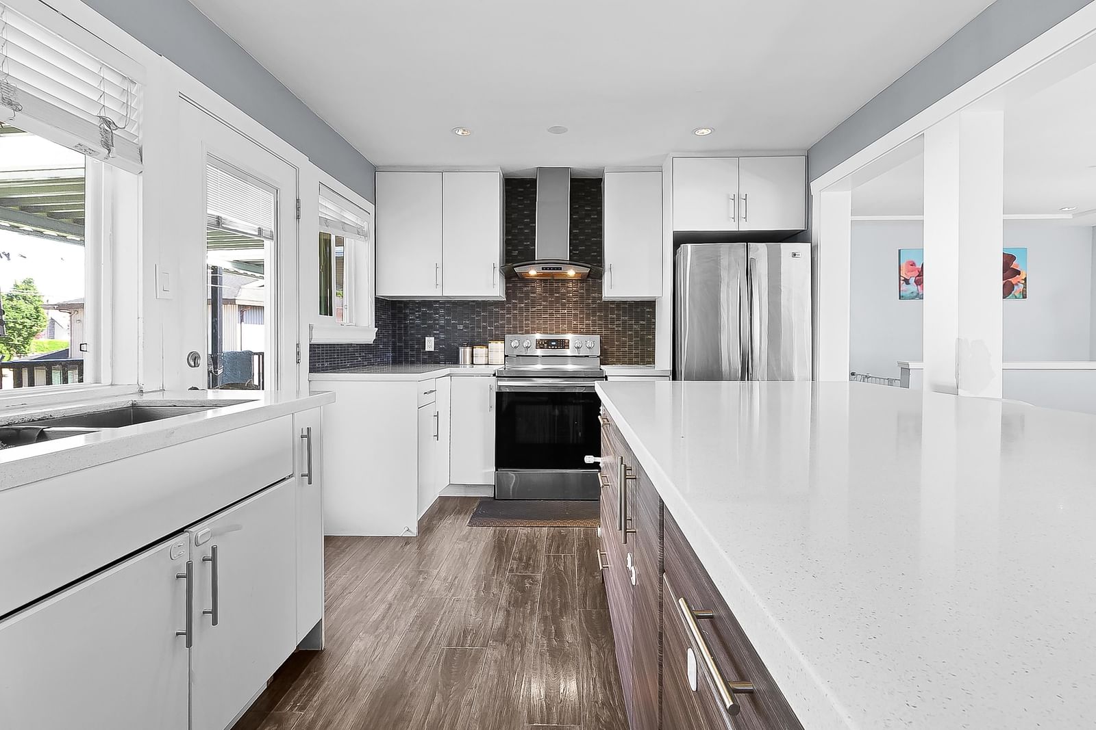 Listing Image 11