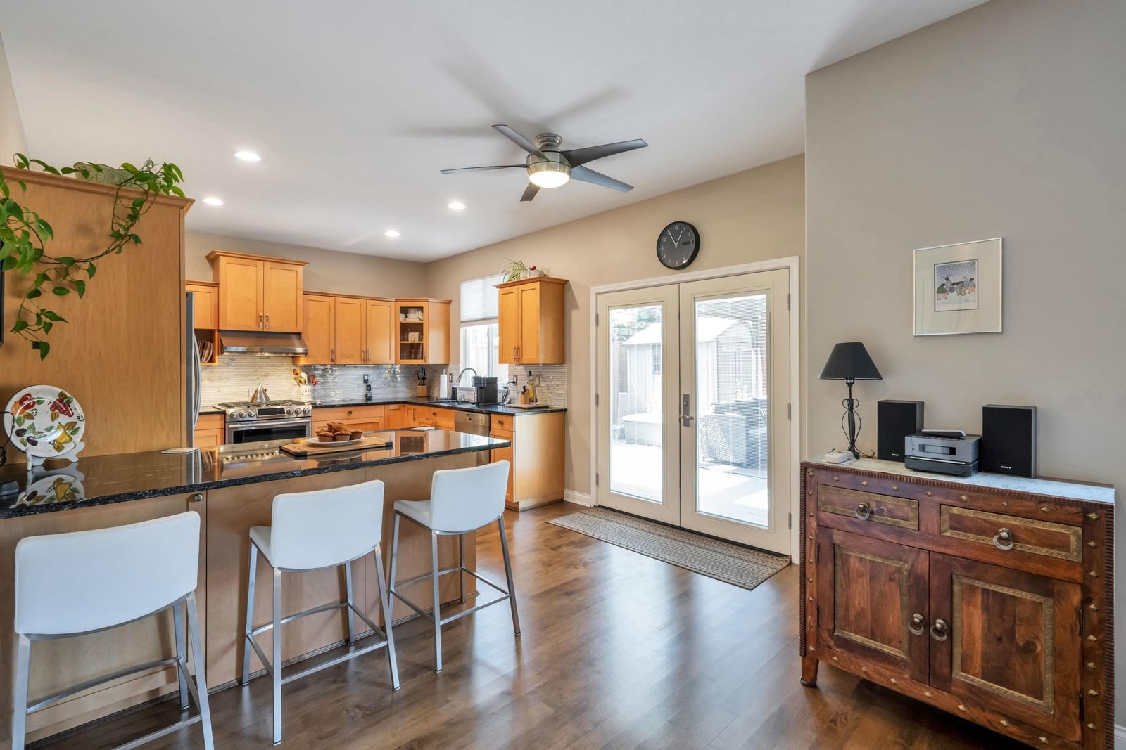 Listing Image 10