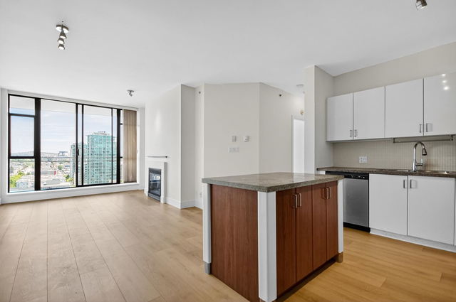 1609 - 155 1st Street W