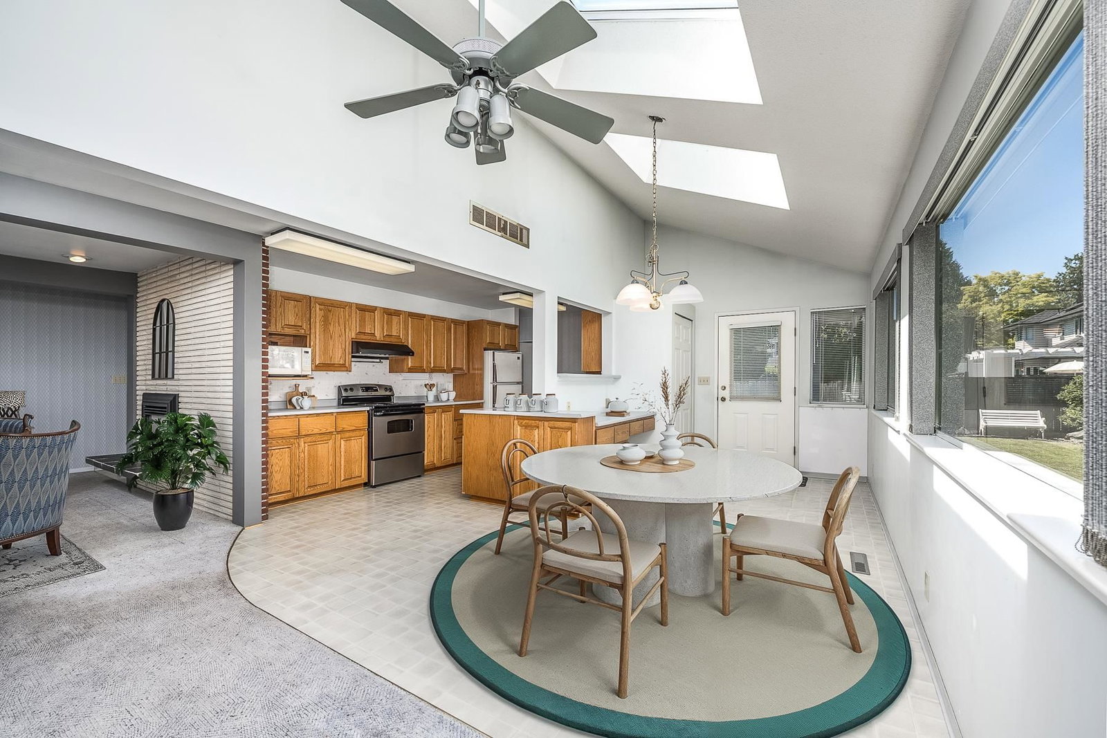 Listing Image 12