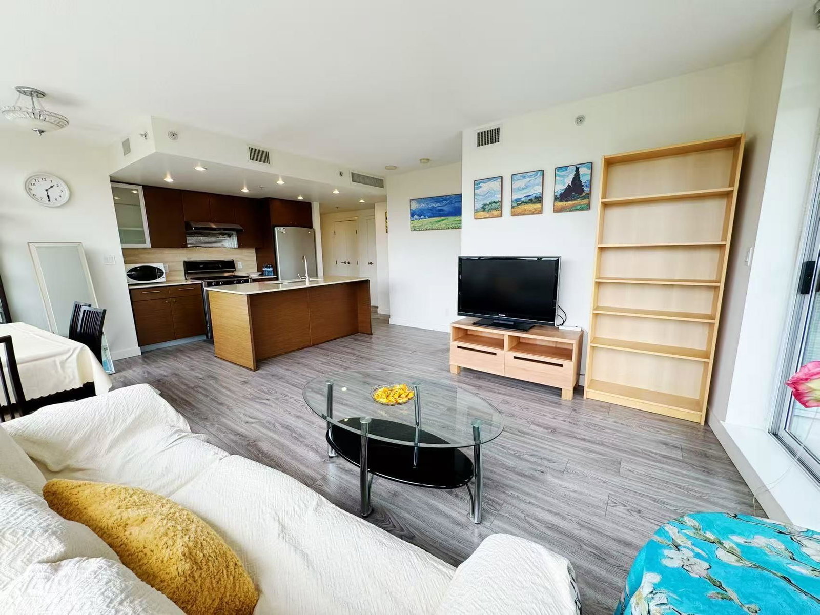 Listing Image 6