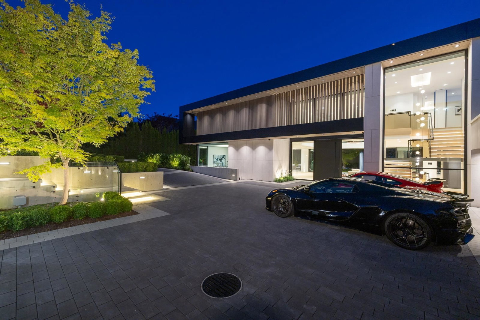 Listing Image 4