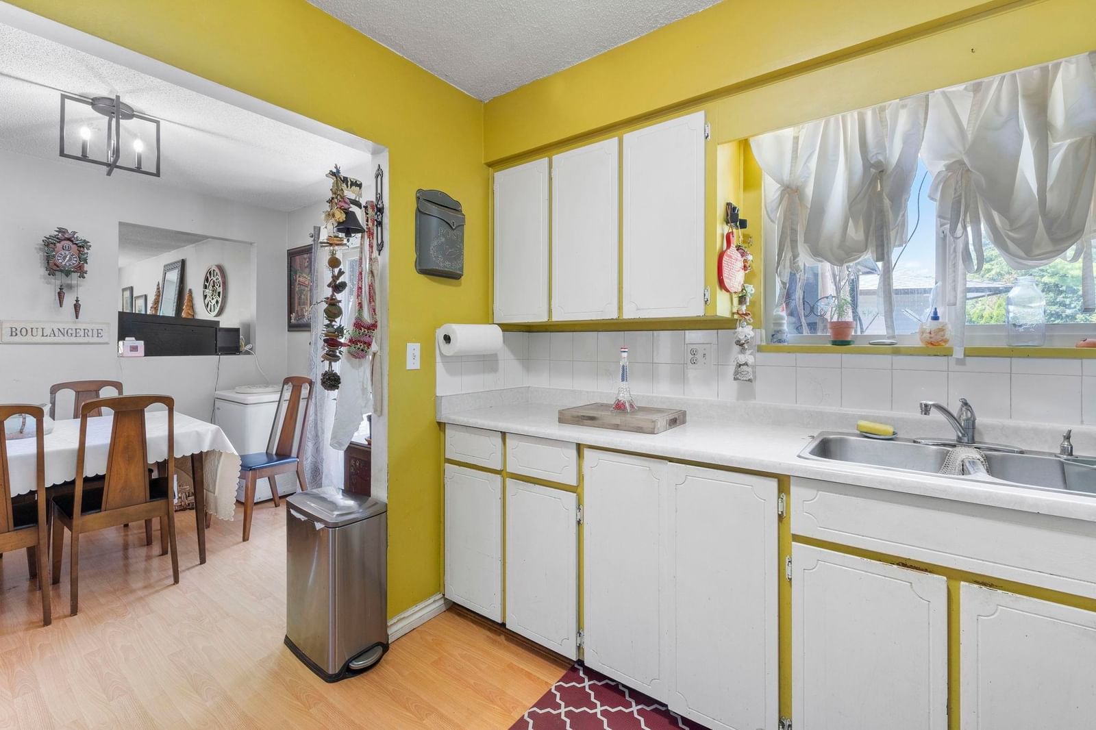 Listing Image 11