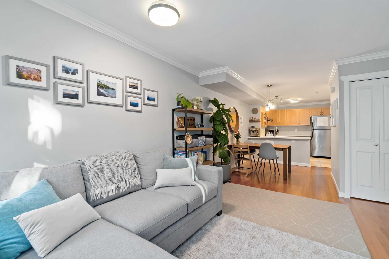 Listing Image 9