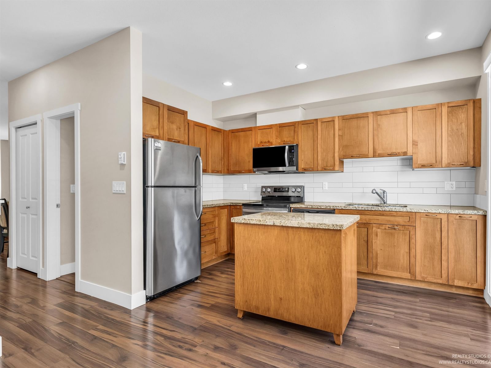 Listing Image 15