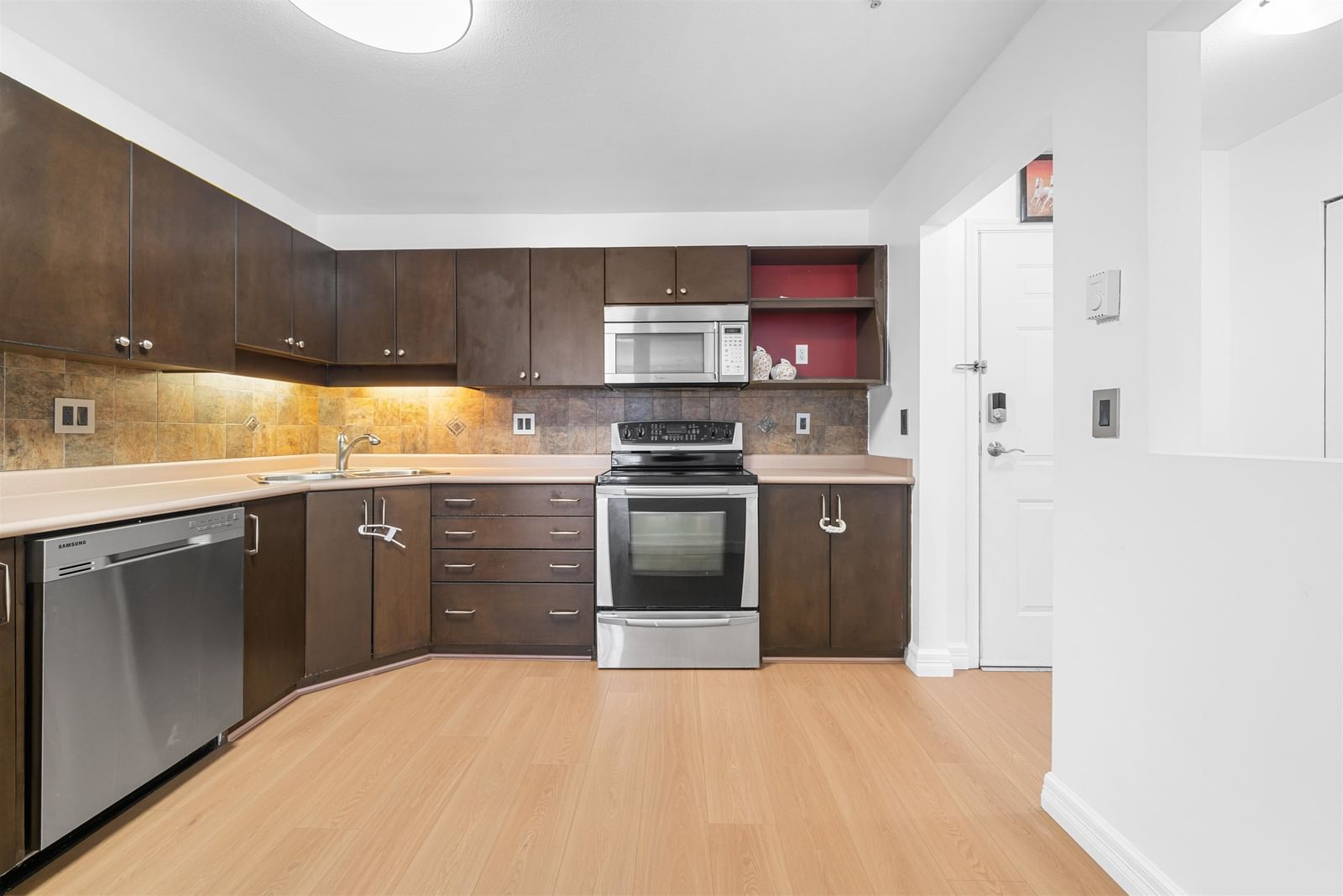 Listing Image 8