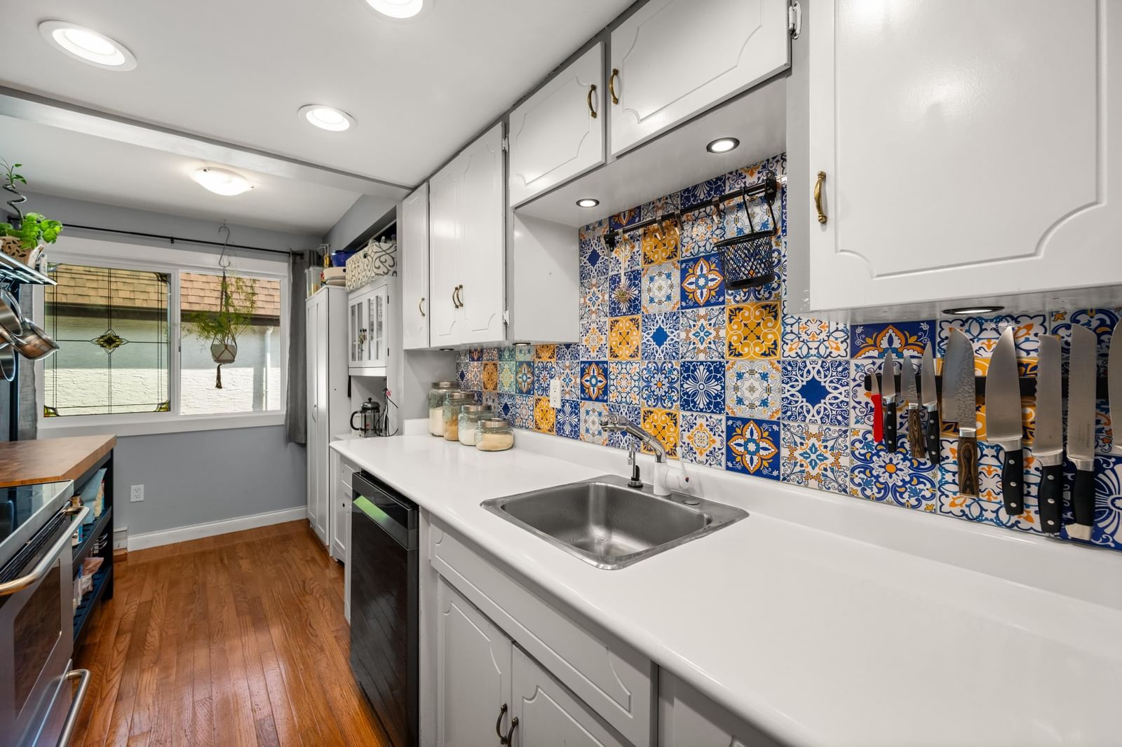 Listing Image 10